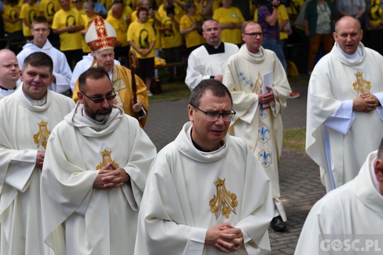 Pielgrzymka chorych, niepełnosprawnych i służby zdrowia do Rokitna