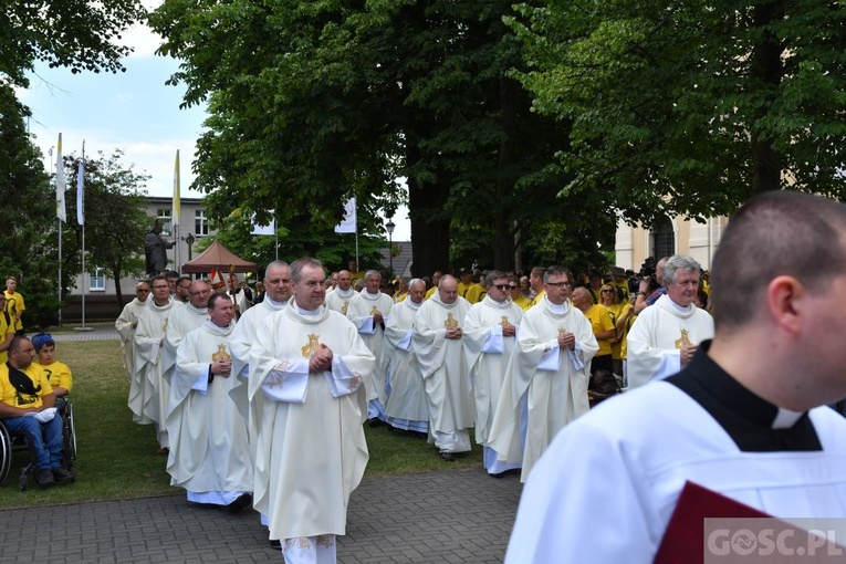 Pielgrzymka chorych, niepełnosprawnych i służby zdrowia do Rokitna