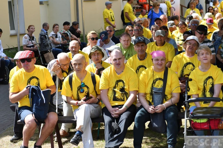 Pielgrzymka chorych, niepełnosprawnych i służby zdrowia do Rokitna