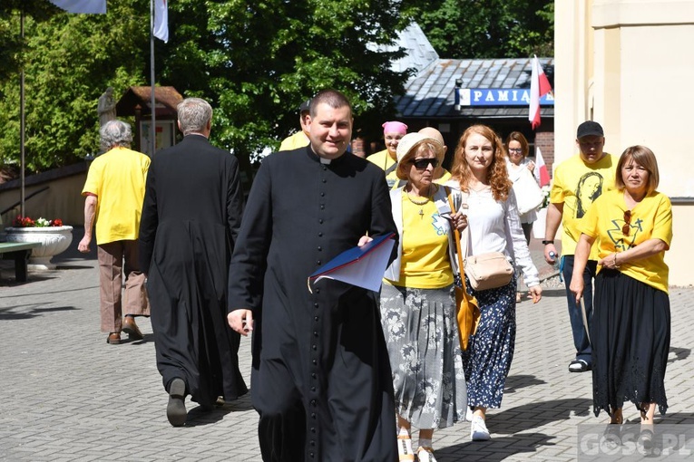 Pielgrzymka chorych, niepełnosprawnych i służby zdrowia do Rokitna