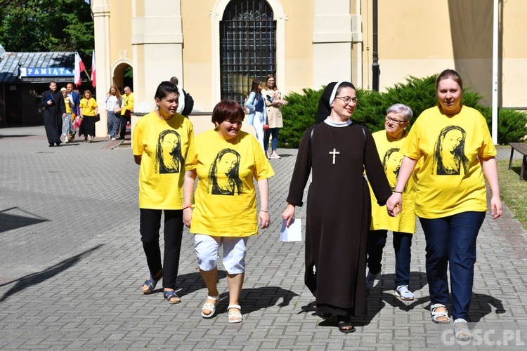 Pielgrzymka chorych, niepełnosprawnych i służby zdrowia do Rokitna