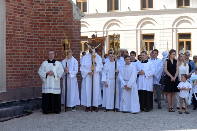 Procesja Bożego Ciała w centrum Radomia