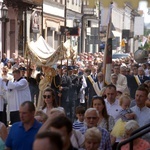 Procesja Bożego Ciała w centrum Radomia