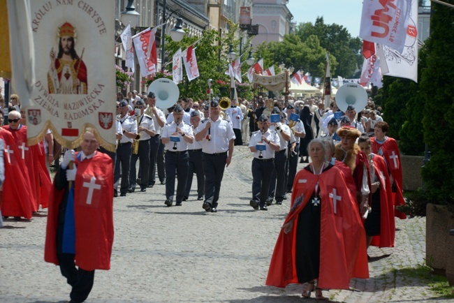 Procesja Bożego Ciała w centrum Radomia