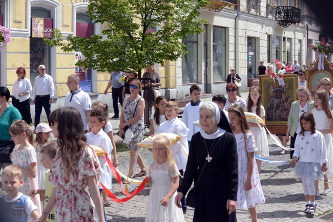 Procesja Bożego Ciała w centrum Radomia