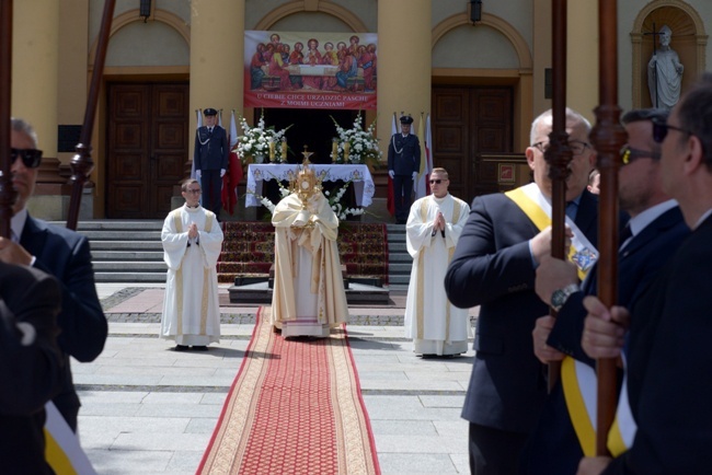 Procesja Bożego Ciała w centrum Radomia