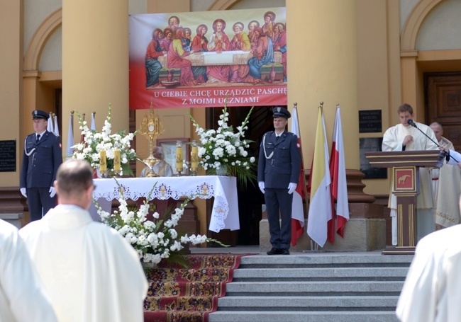 Procesja Bożego Ciała w centrum Radomia