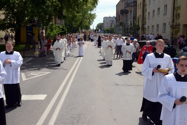 Procesja Bożego Ciała w centrum Radomia