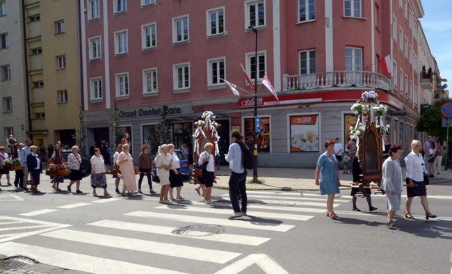 Procesja Bożego Ciała w centrum Radomia