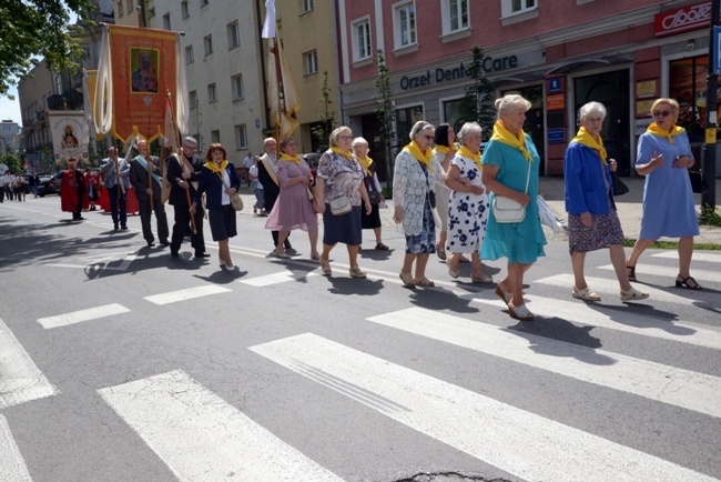 Procesja Bożego Ciała w centrum Radomia