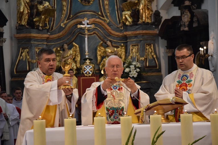 Eucharystii przewodniczył ordynariusz łowicki.