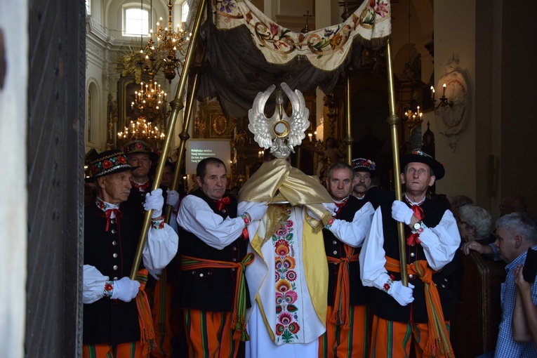 Boże Ciało w Łowiczu. Eucharystia.
