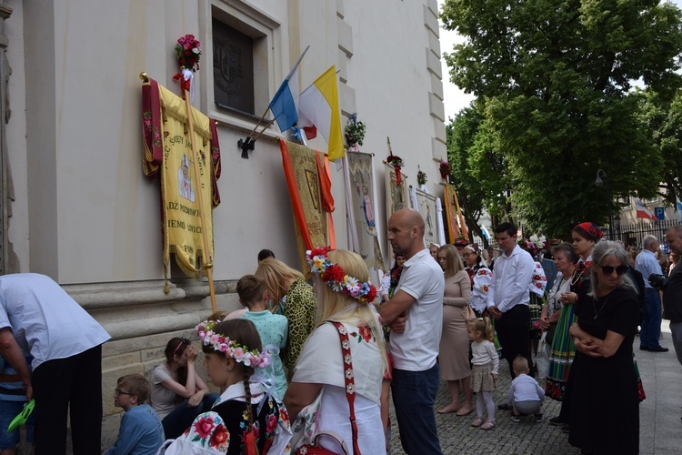 Boże Ciało w Łowiczu. Eucharystia.