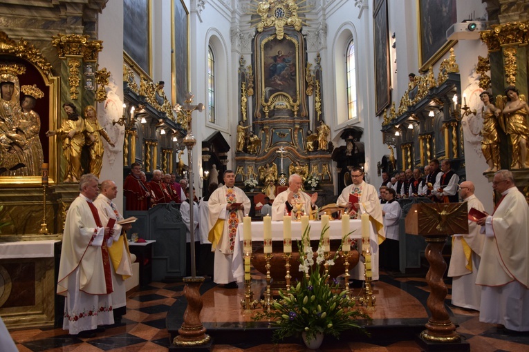 Boże Ciało w Łowiczu. Eucharystia.