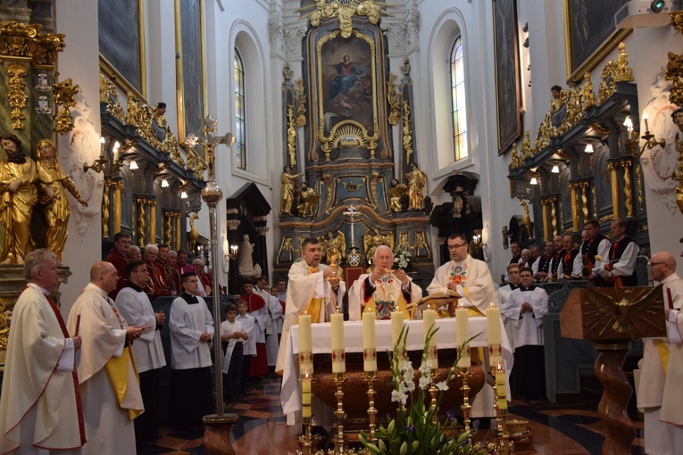 Boże Ciało w Łowiczu. Eucharystia.