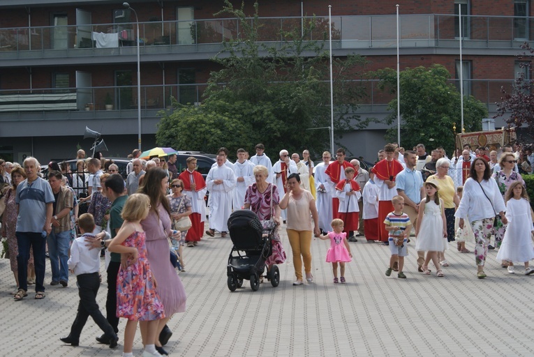Procesja z parafii pw. św. Antoniego do parafii pw. Odkupiciela Świata