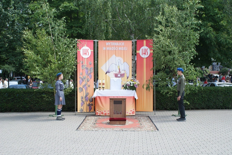 Procesja z parafii pw. św. Antoniego do parafii pw. Odkupiciela Świata