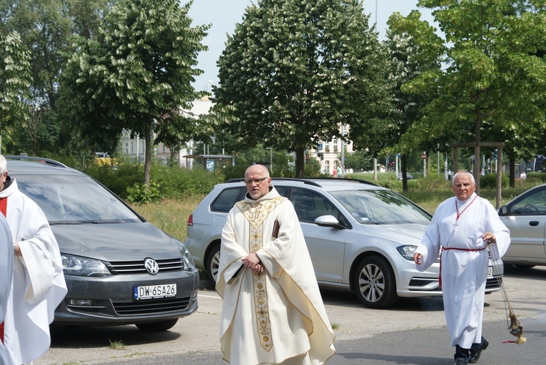 Procesja z parafii pw. św. Antoniego do parafii pw. Odkupiciela Świata