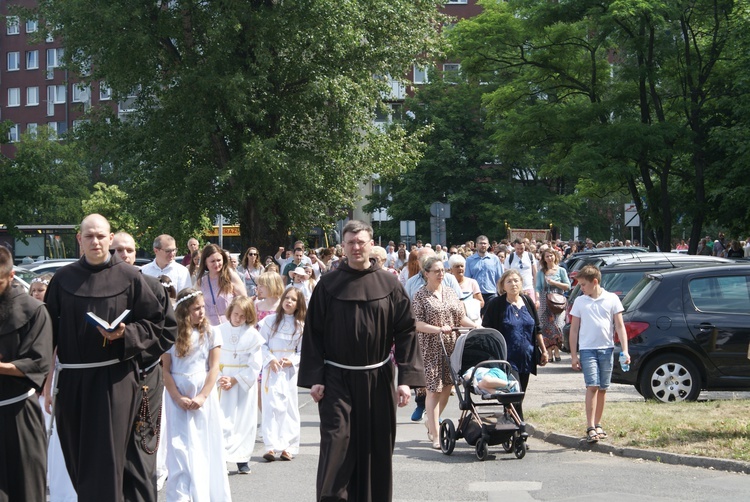 Procesja z parafii pw. św. Antoniego do parafii pw. Odkupiciela Świata