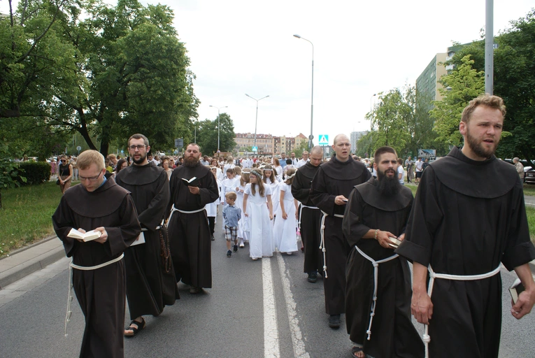 Procesja z parafii pw. św. Antoniego do parafii pw. Odkupiciela Świata