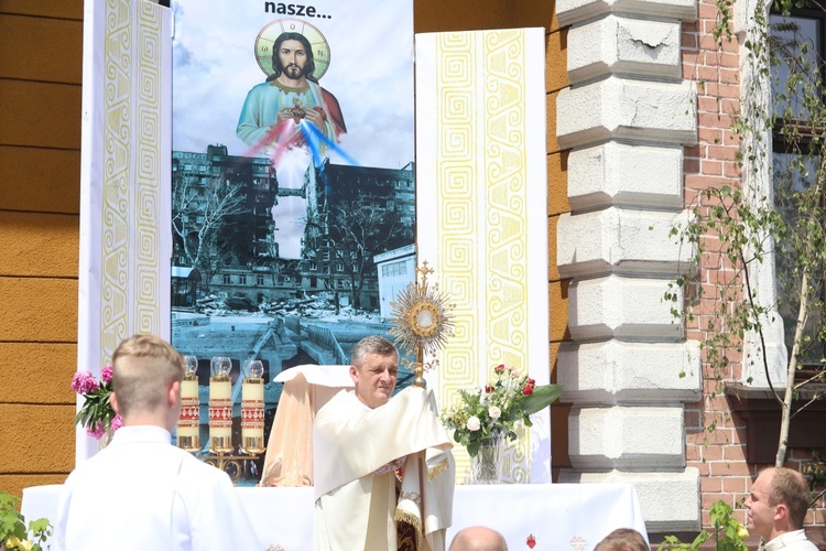 Błogosławieństwo Eucharystyczne przy ołtarzu modlitwy o pokój i pojednanie...