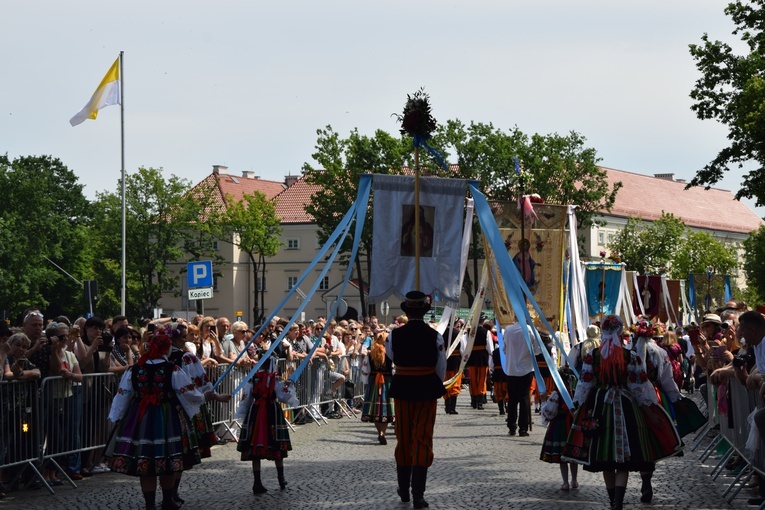 Boże Ciało w Łowiczu. Procesja.