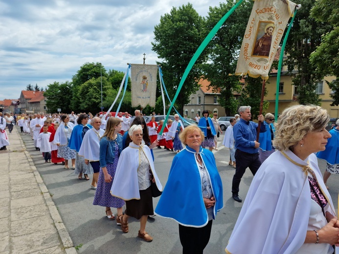 Boże Ciało w parafii Wniebowzięcia NMP w Bielawie