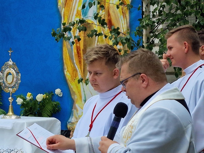 Boże Ciało w parafii Wniebowzięcia NMP w Bielawie