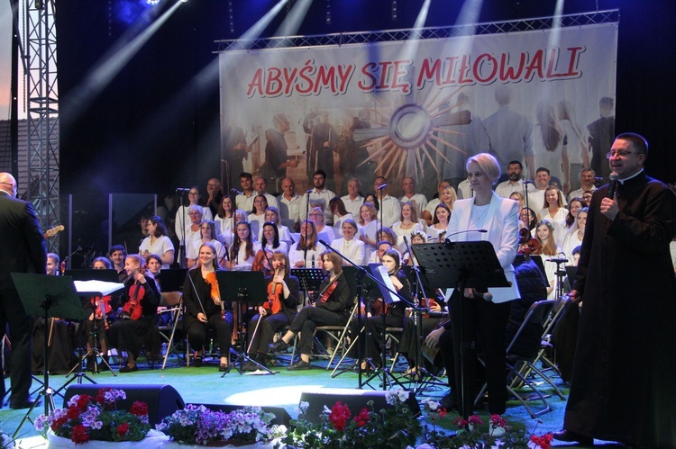 Boże Ciało. Uwielbienie na zakliczyńskim rynku