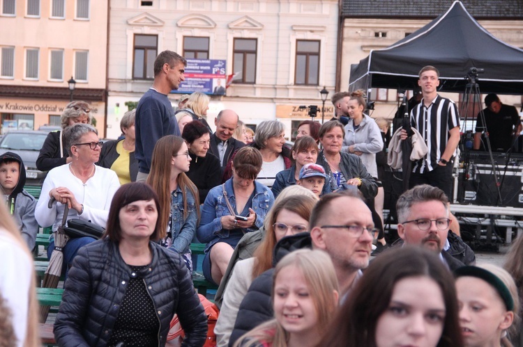 Boże Ciało. Uwielbienie na zakliczyńskim rynku