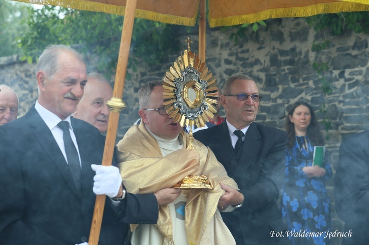 Boże Ciało u Zbawiciela Świata i MB Szkaplerznej w Strzegomiu