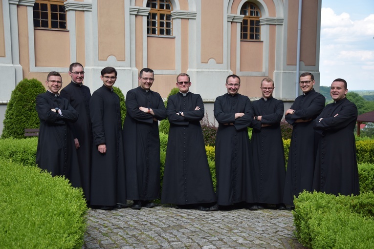 Kandydaci do święceń prezbiteratu.