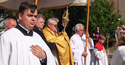 Nysa może dzielić, ale Bóg-łączy