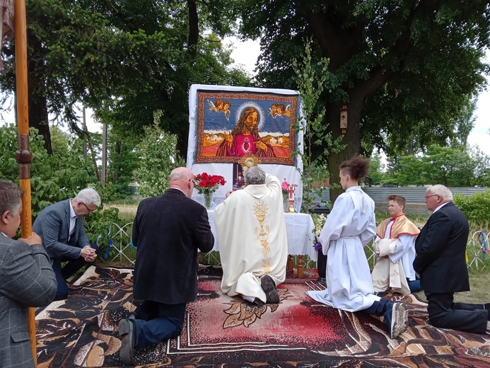 Boże Ciało u MB Częstochowskiej w Świebodzicach