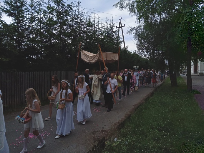 Boże Ciało u MB Częstochowskiej w Świebodzicach