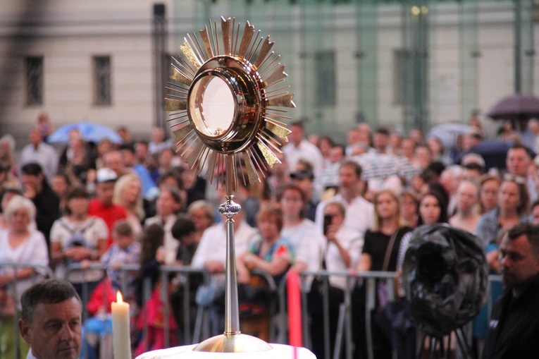 Uniosły się wNieboGłosy. Chrystus został pochwalony