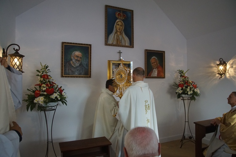 Procesja eucharystyczna w Kudowie-Zdroju z bp. Adamem Bałabuchem