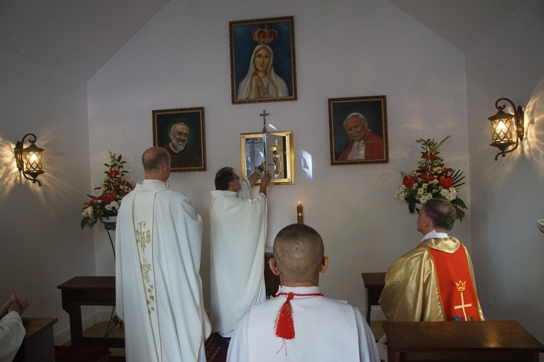 Procesja eucharystyczna w Kudowie-Zdroju z bp. Adamem Bałabuchem