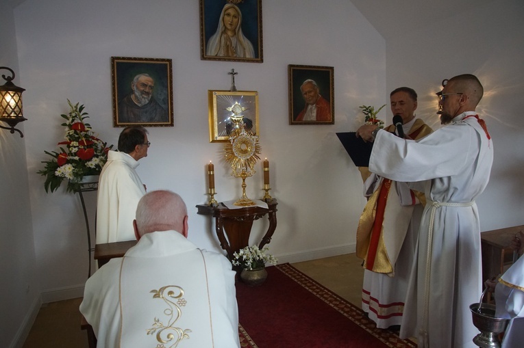 Procesja eucharystyczna w Kudowie-Zdroju z bp. Adamem Bałabuchem