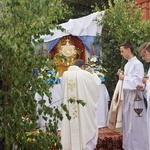 Procesja eucharystyczna w Kudowie-Zdroju z bp. Adamem Bałabuchem