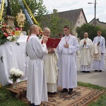 Procesja eucharystyczna w Kudowie-Zdroju z bp. Adamem Bałabuchem