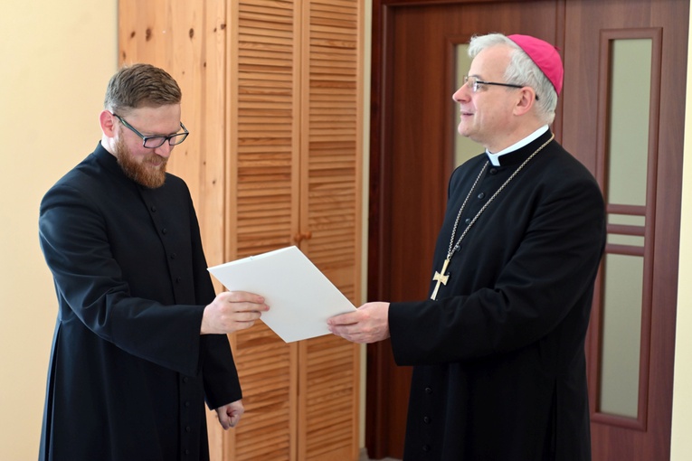 Wręczenie dekretów wikariuszom