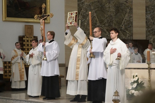 Pan Jezus na kwietnych dywanach. Boże Ciało na Kamionku