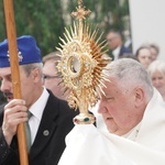 Pan Jezus na kwietnych dywanach. Boże Ciało na Kamionku