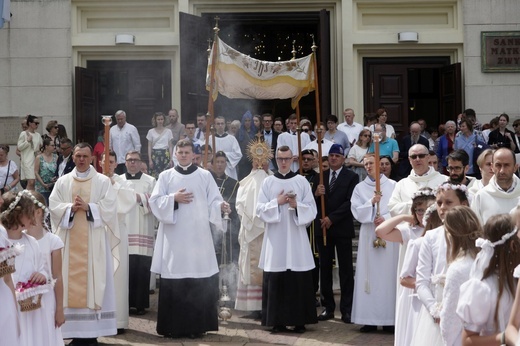Pan Jezus na kwietnych dywanach. Boże Ciało na Kamionku