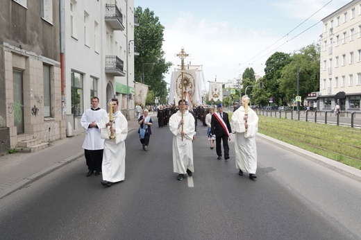 Pan Jezus na kwietnych dywanach. Boże Ciało na Kamionku