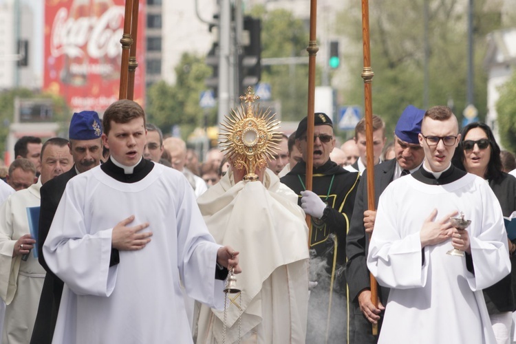 Pan Jezus na kwietnych dywanach. Boże Ciało na Kamionku