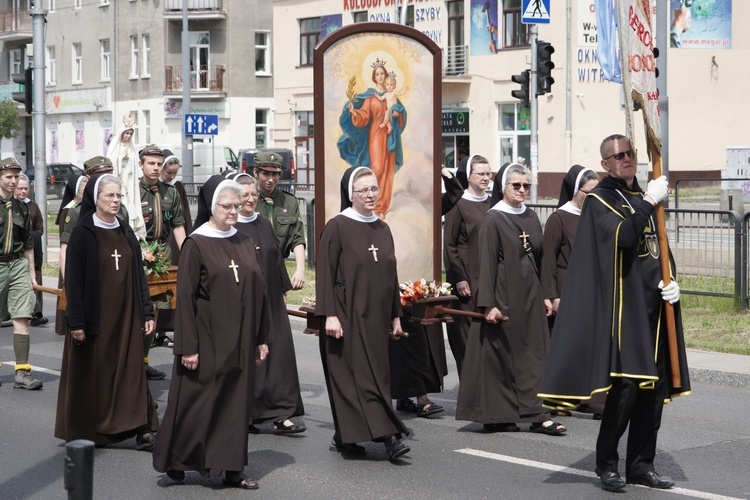 Pan Jezus na kwietnych dywanach. Boże Ciało na Kamionku