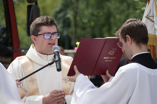 Pan Jezus na kwietnych dywanach. Boże Ciało na Kamionku