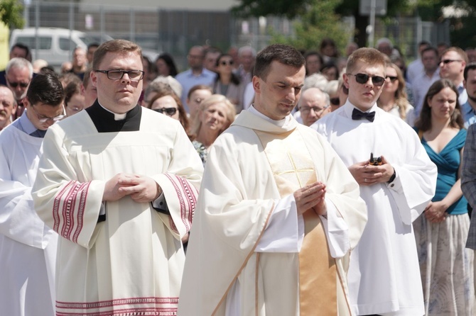 Pan Jezus na kwietnych dywanach. Boże Ciało na Kamionku